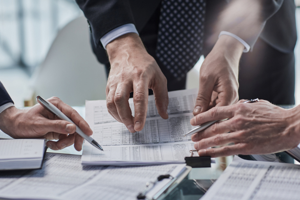 Cuándo puede recurrirse una propuesta de adjudicación y por qué la clasificación de ofertas no constituye un acto recurrible en contratación pública